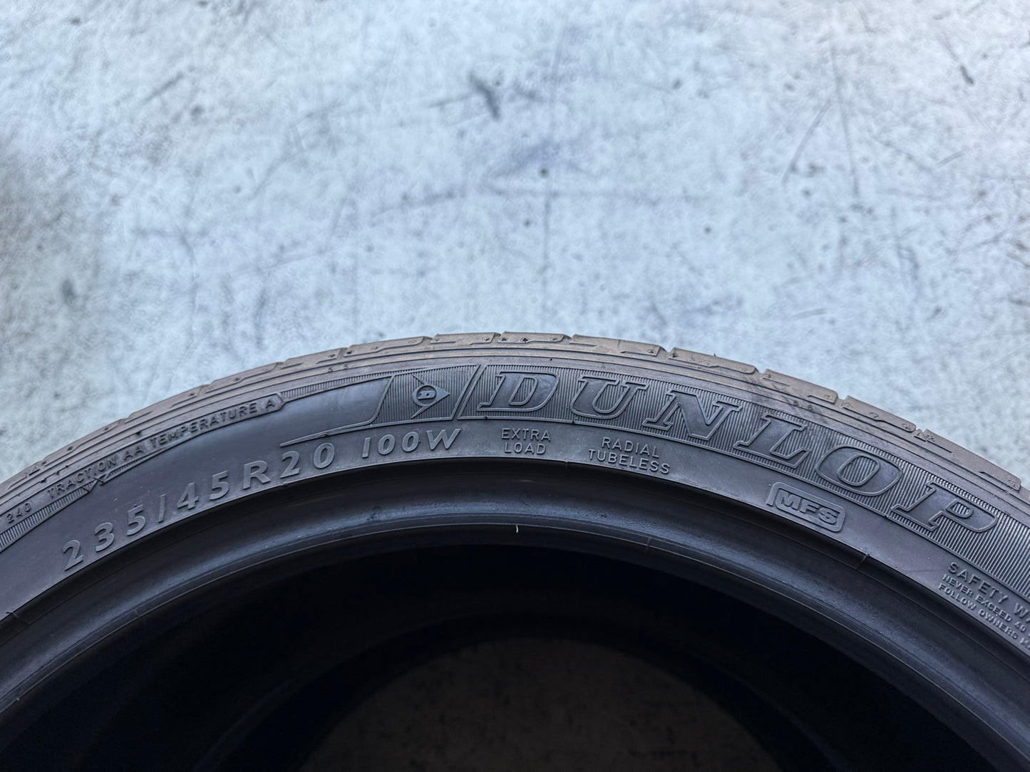 Usato: 2 Gomme 235/45R20 100W XL Dunlop Estive 90% Residuo