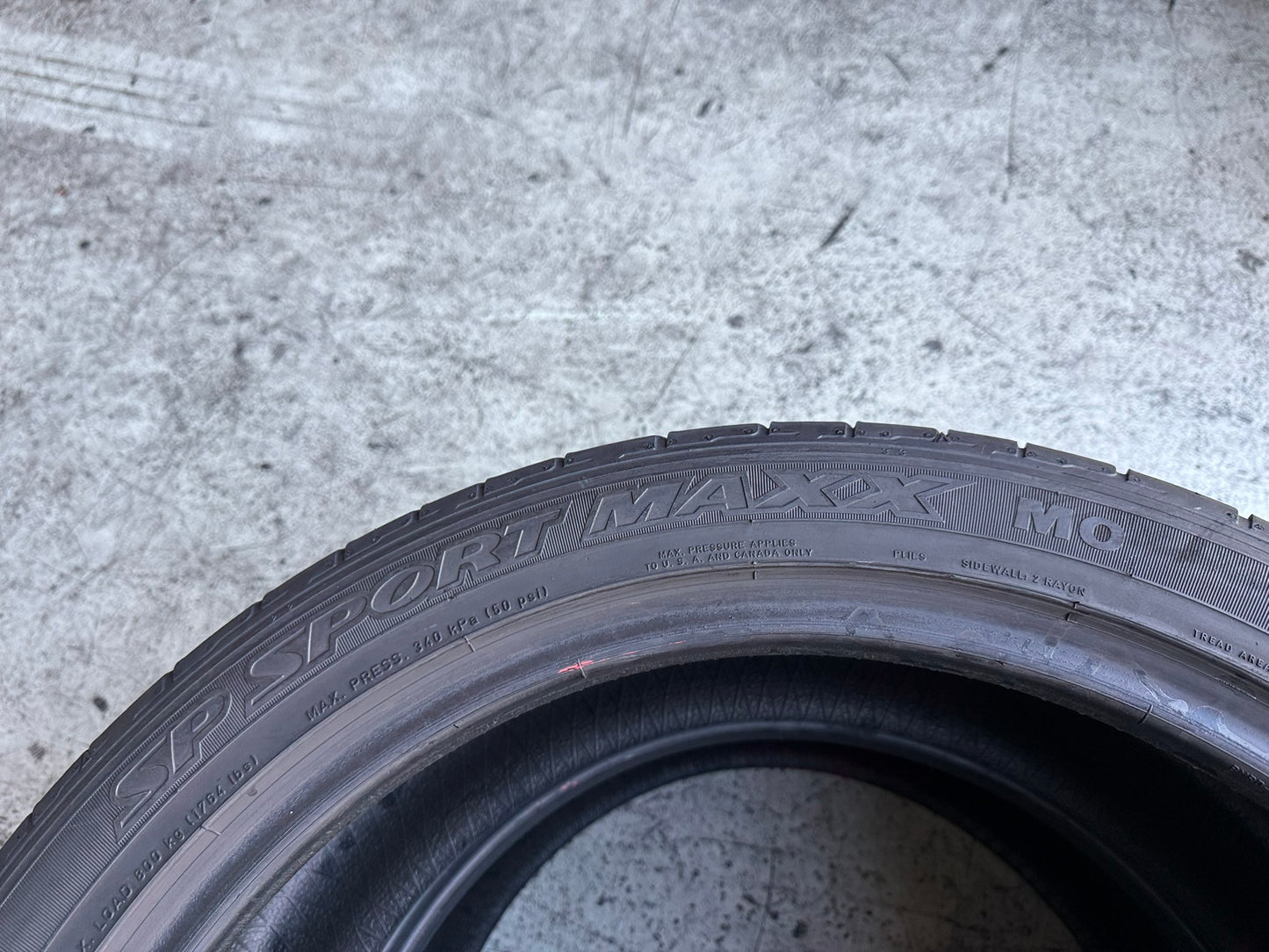 Usato: 2 Gomme 235/45R20 100W XL Dunlop Estive 90% Residuo