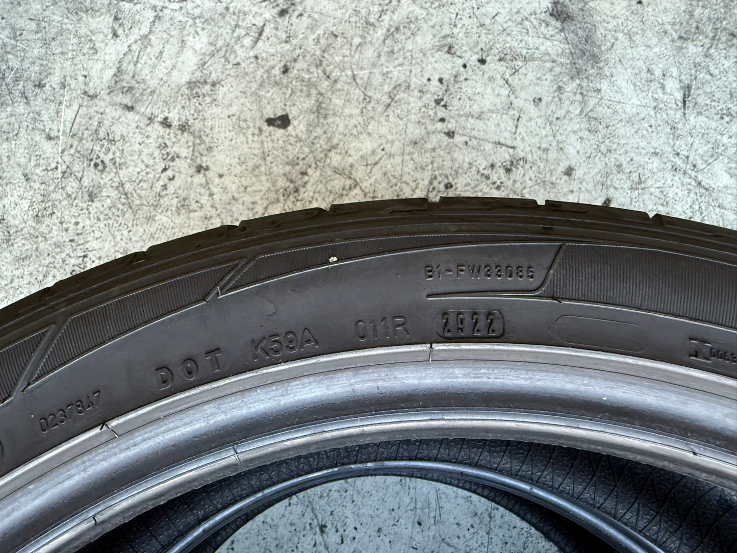 Usato: 2 Gomme 235/45R20 100W XL Dunlop Estive 90% Residuo