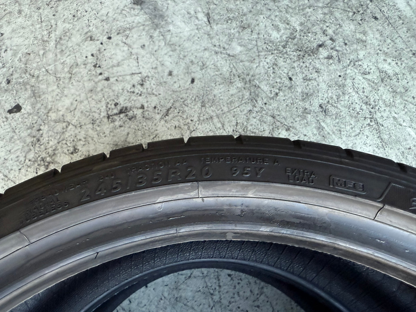 Usato: 2 Gomme 245/35R20 95Y XL Dunlop RunFlat Estive 90% Residuo