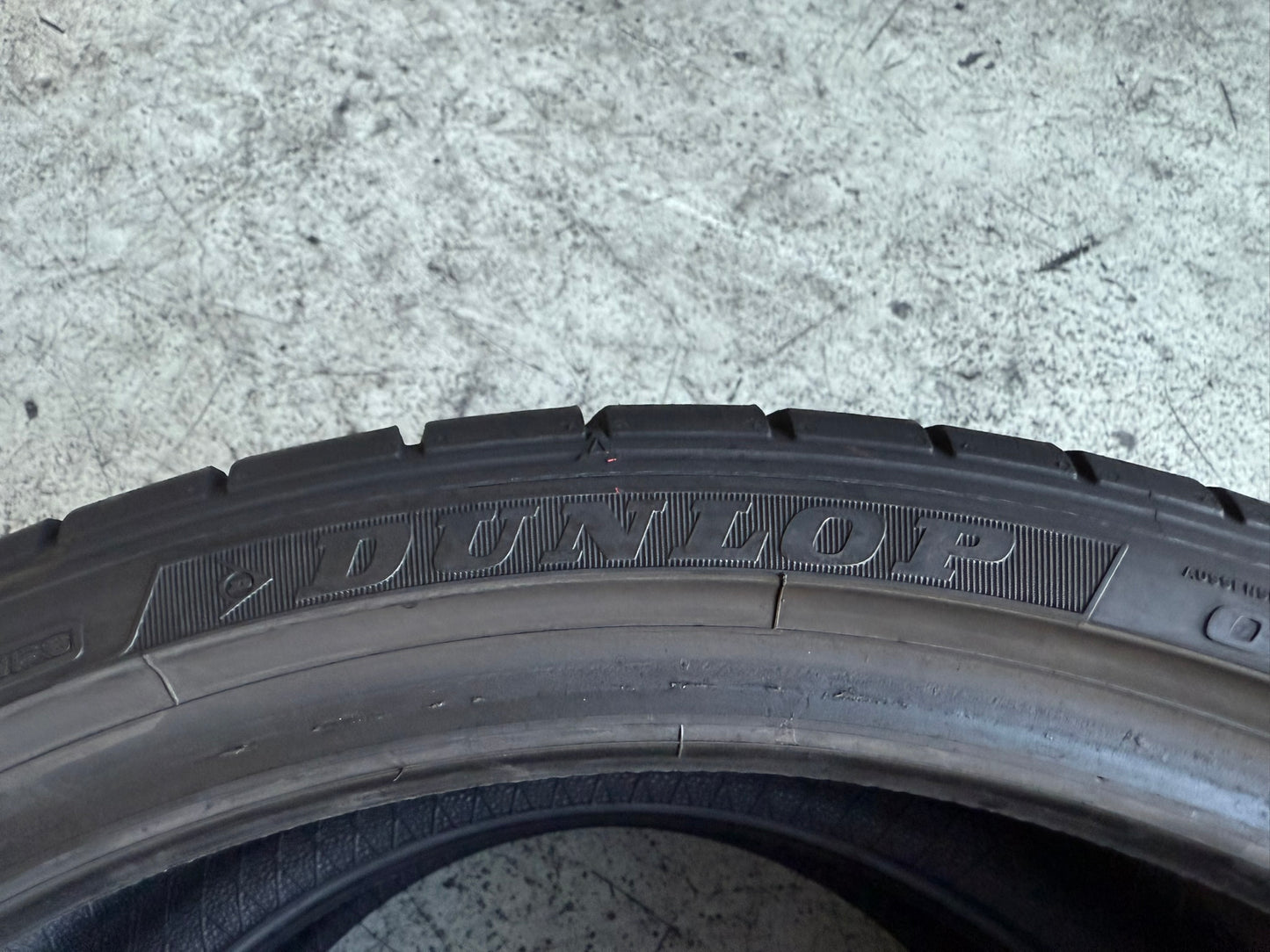 Usato: 2 Gomme 245/35R20 95Y XL Dunlop RunFlat Estive 90% Residuo
