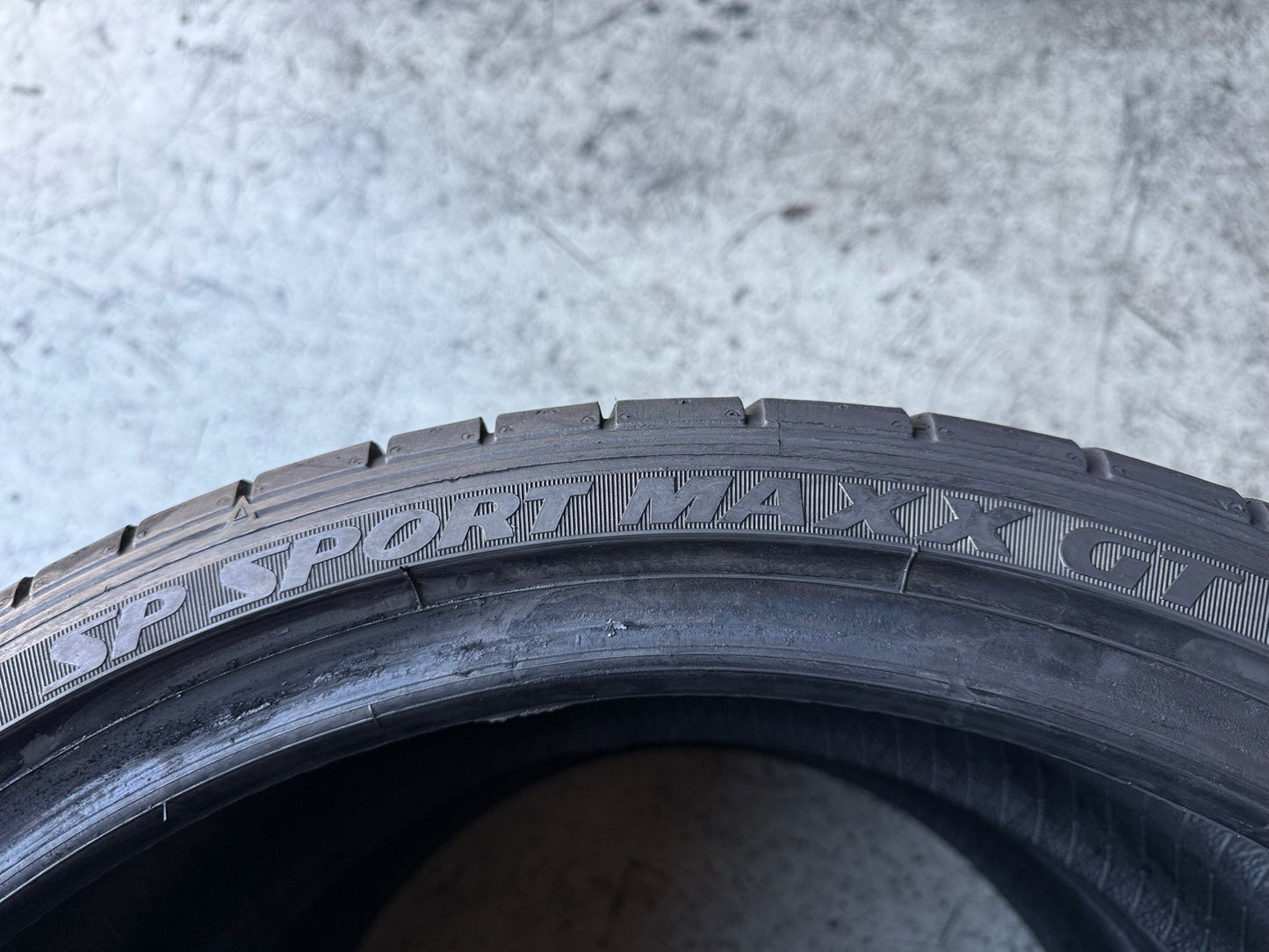 Usato: 2 Gomme 245/35R20 95Y XL Dunlop RunFlat Estive 90% Residuo