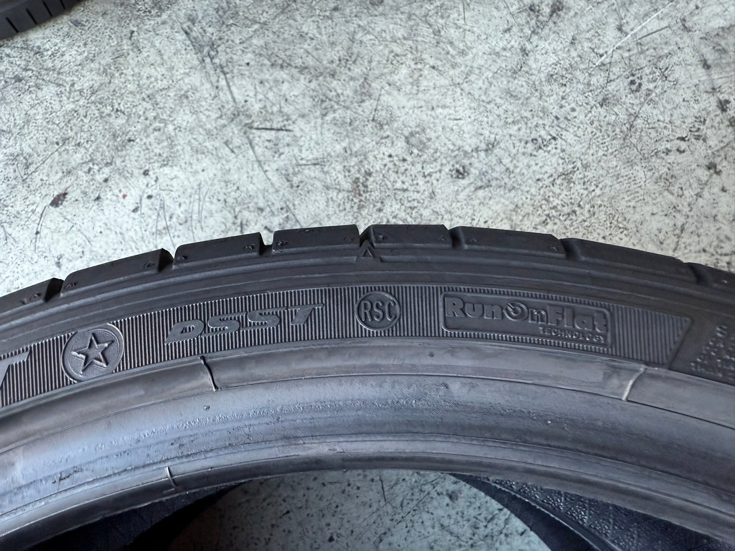 Usato: 2 Gomme 245/35R20 95Y XL Dunlop RunFlat Estive 90% Residuo