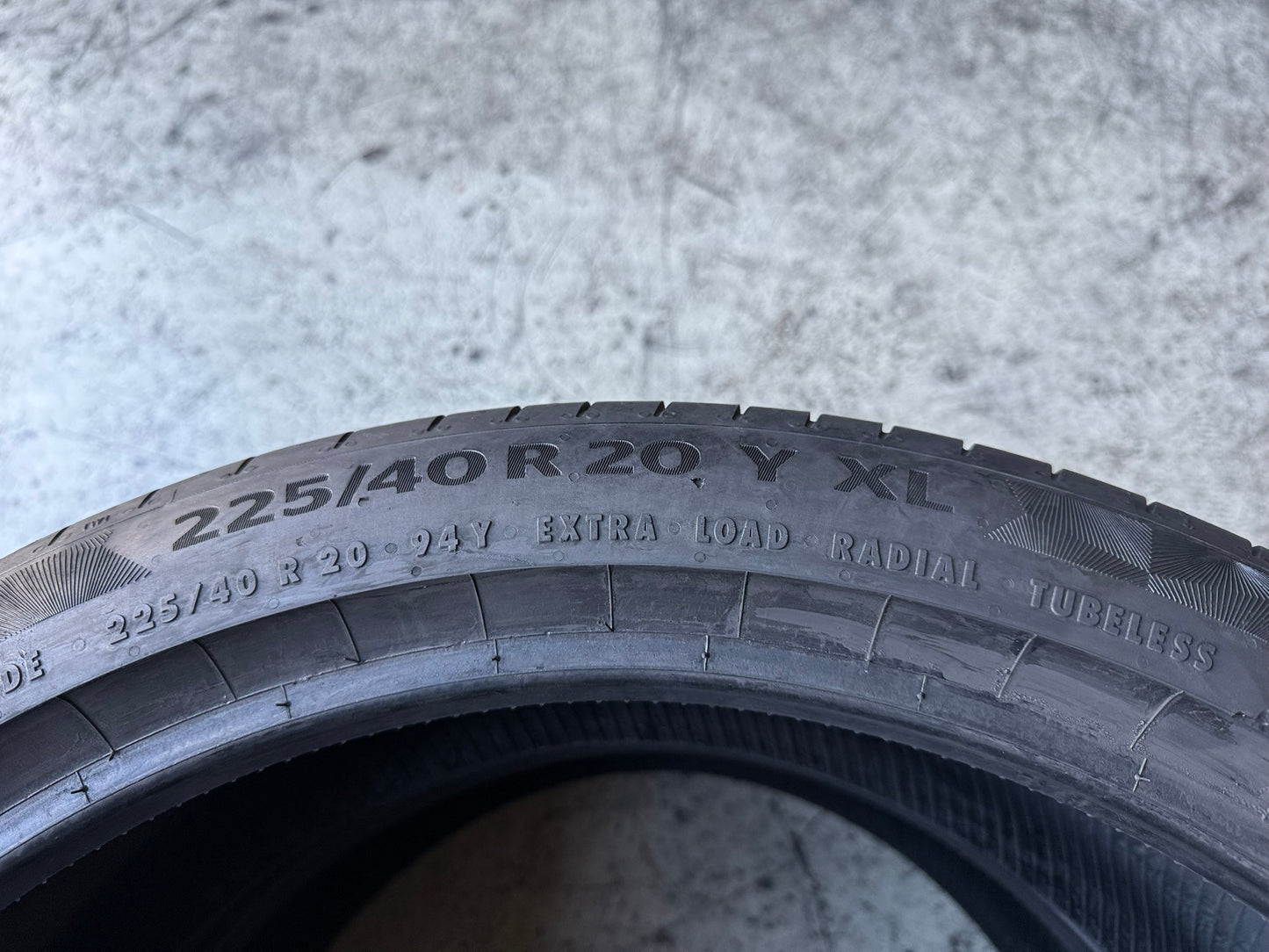 Usato: 2 Gomme 225/40R20 94Y XL Continental Estive Runflat 85% Residuo