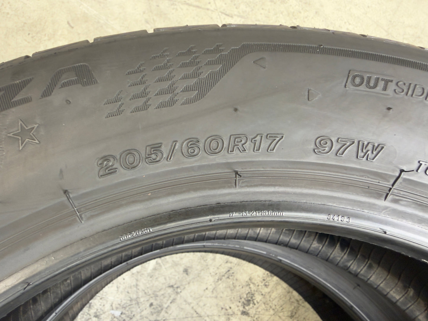 Usato: 2 Pneumatici Bridgestone Turanza T005 205/60R17 97W XL (*) Estivi 85% Residui