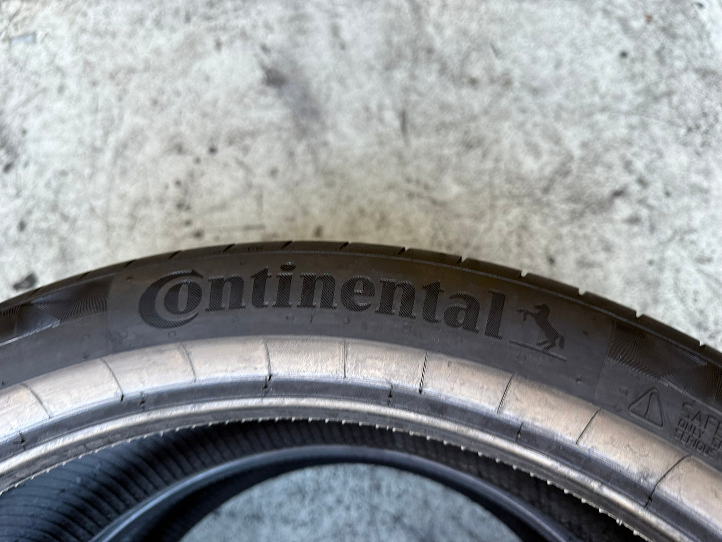 Usato: 2 Gomme 225/40R20 94Y XL Continental Estive Runflat 85% Residuo