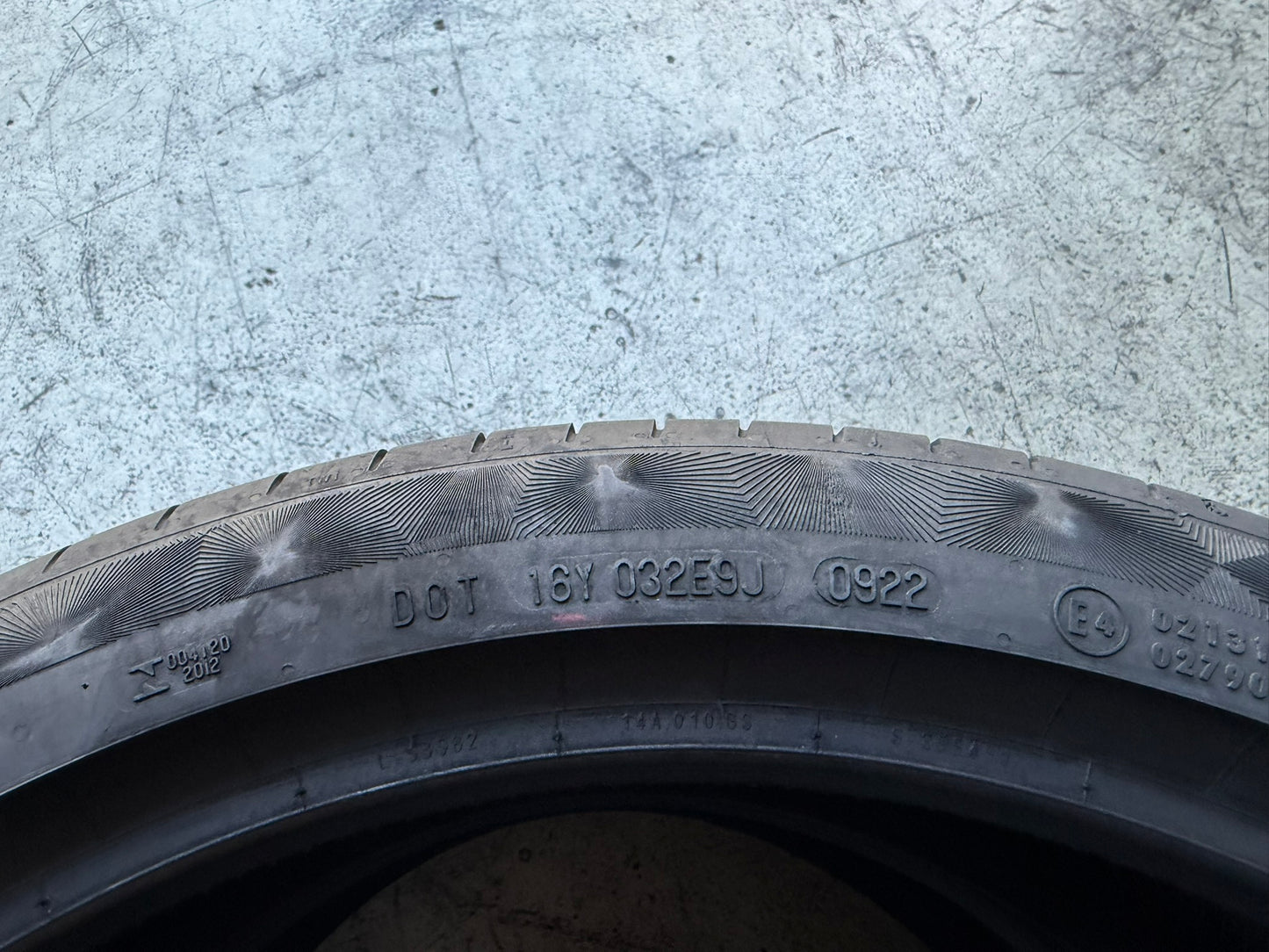 Usato: 2 Gomme 225/40R20 94Y XL Continental Estive Runflat 85% Residuo