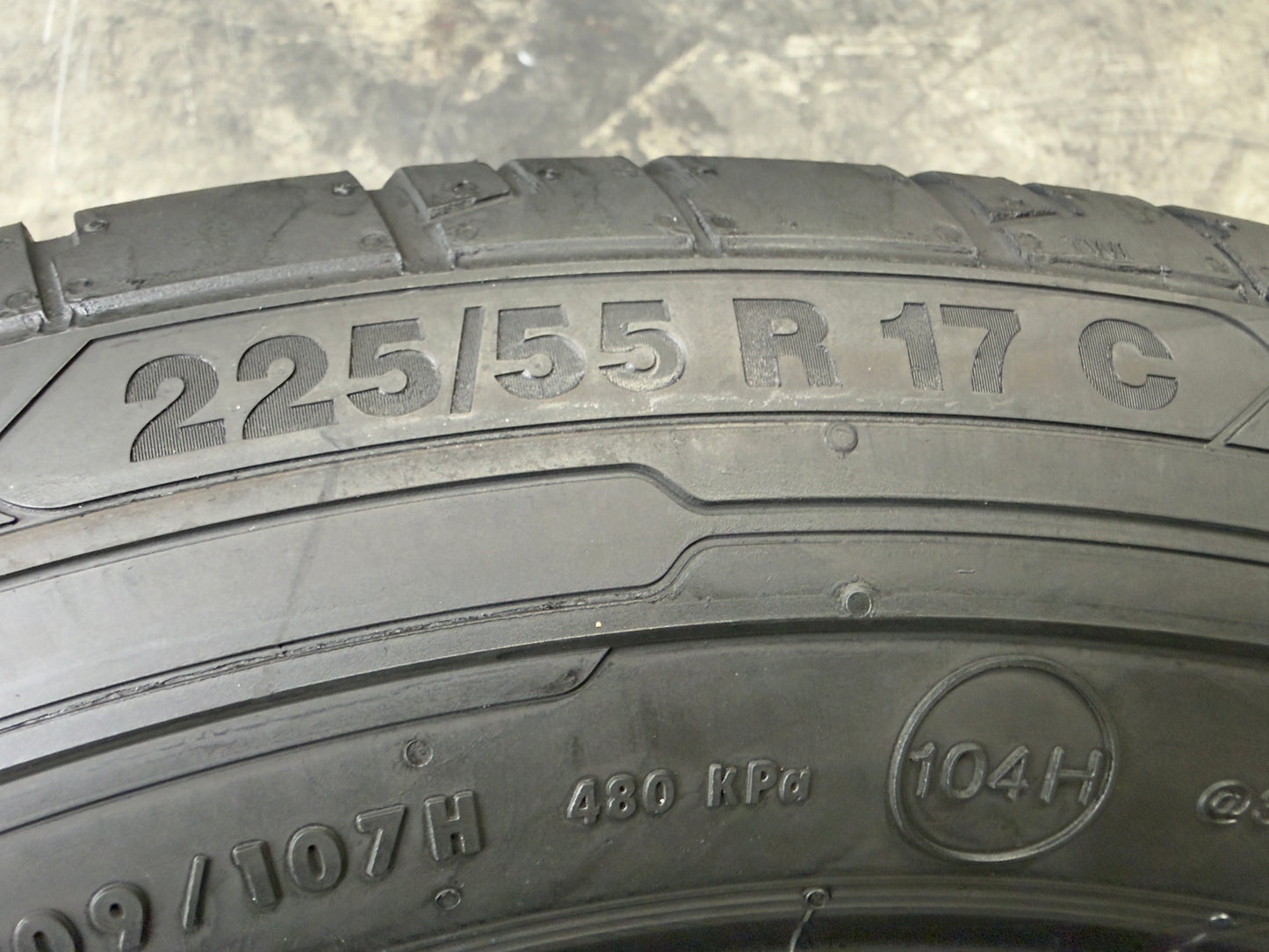 Usato: 2 Pneumatici Continental ContiVanContact 200 225/55R17C 109/107H MO-V Estivi 80% Residui