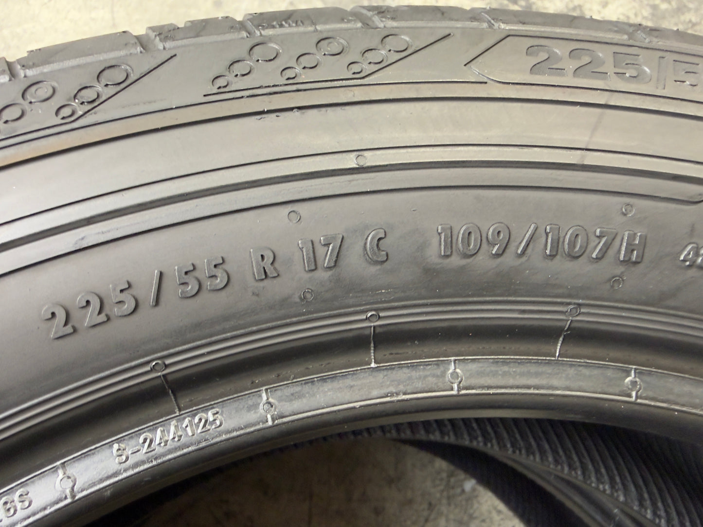 Usato: 2 Pneumatici Continental ContiVanContact 200 225/55R17C 109/107H MO-V Estivi 80% Residui
