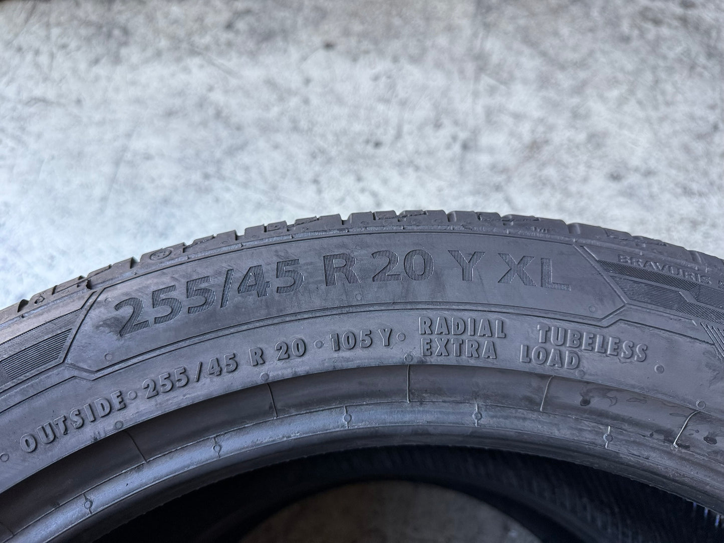 Usato: 2 Gomme 255/45R20 105Y XL Barum Estive 90% Residui