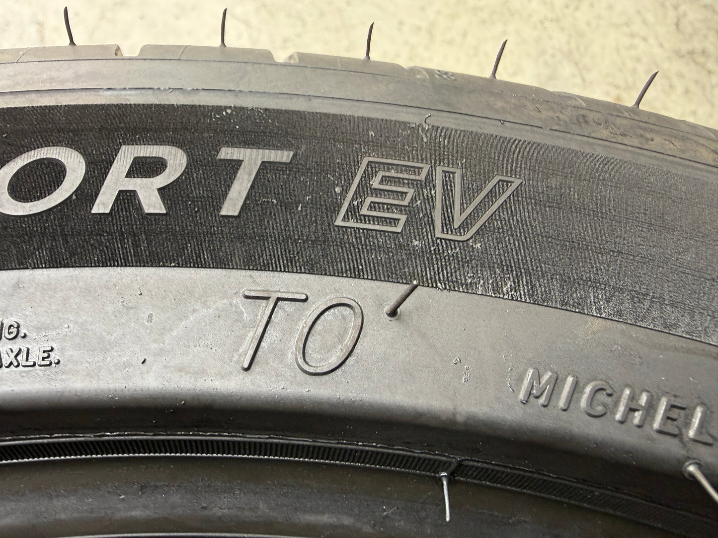 Usato: 2 Pneumatici Michelin Pilot Sport EV 255/40R20 101W XL Acoustic T0 Estivi 85% Residui