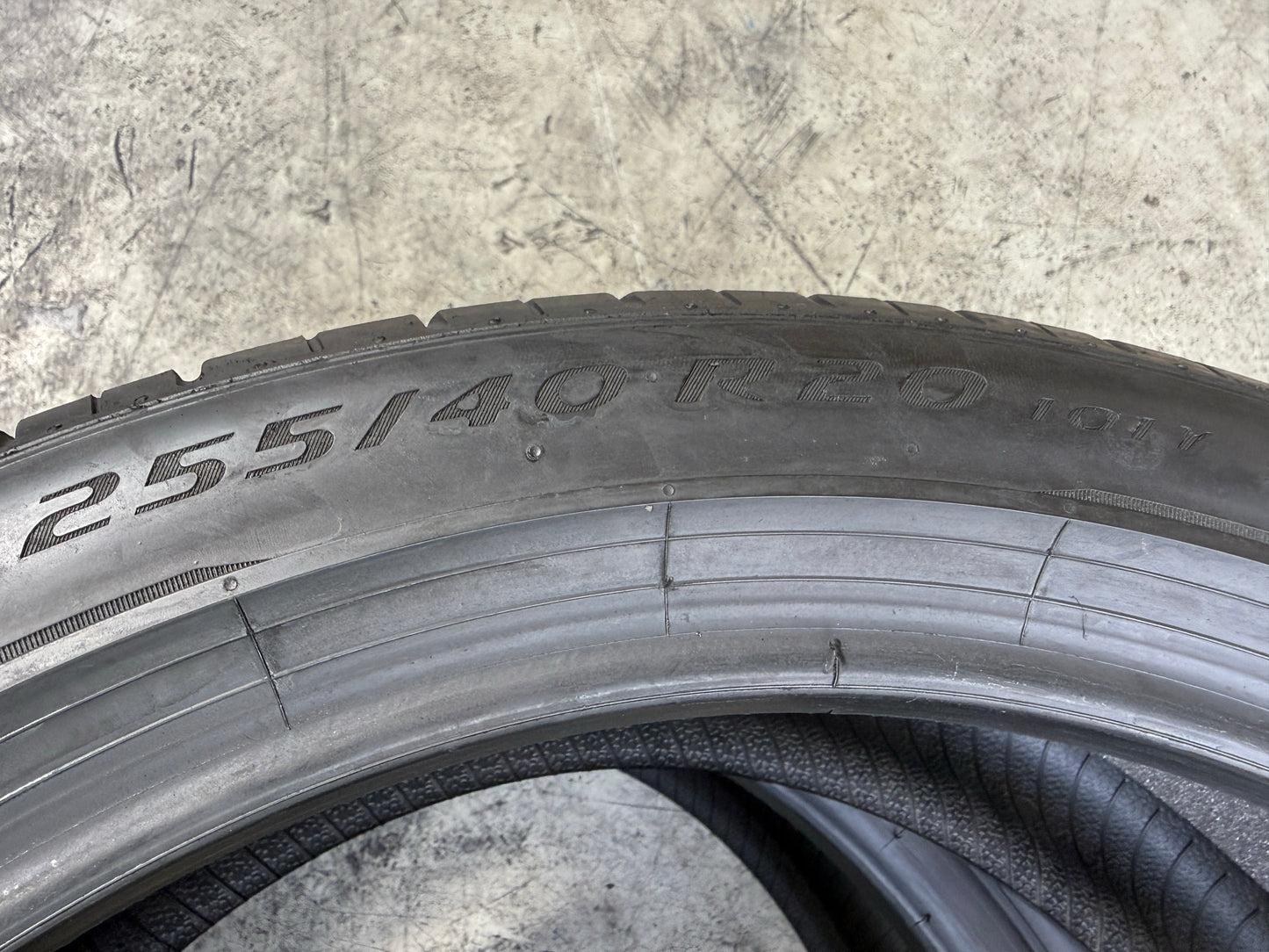 Usato: 2 Pneumatici Pirelli P Zero PZ4 255/40R20 101Y XL NCS MO-S Estivi 80% Residui