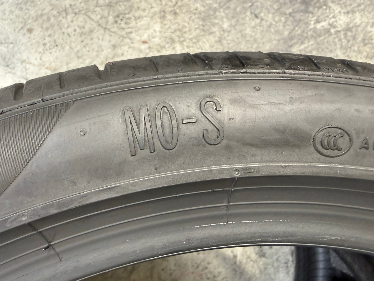 Usato: 2 Pneumatici Pirelli P Zero PZ4 255/40R20 101Y XL NCS MO-S Estivi 80% Residui