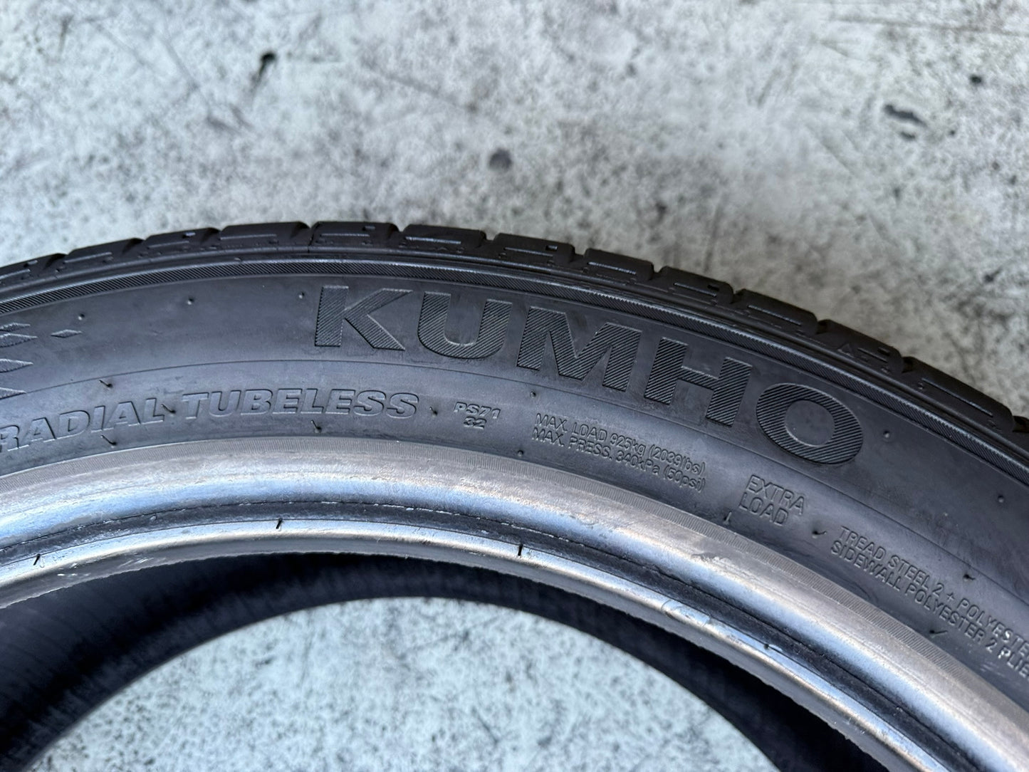 Usato: 4 Gomme 255/45R20 105Y XL e 285/40R20 108Y XL Kumho 85% Residui