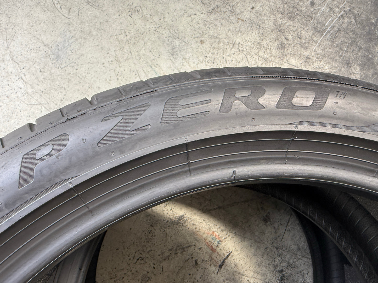 Usato: 2 Pneumatici Pirelli P Zero PZ4 255/40R20 101Y XL NCS MO-S Estivi 80% Residui