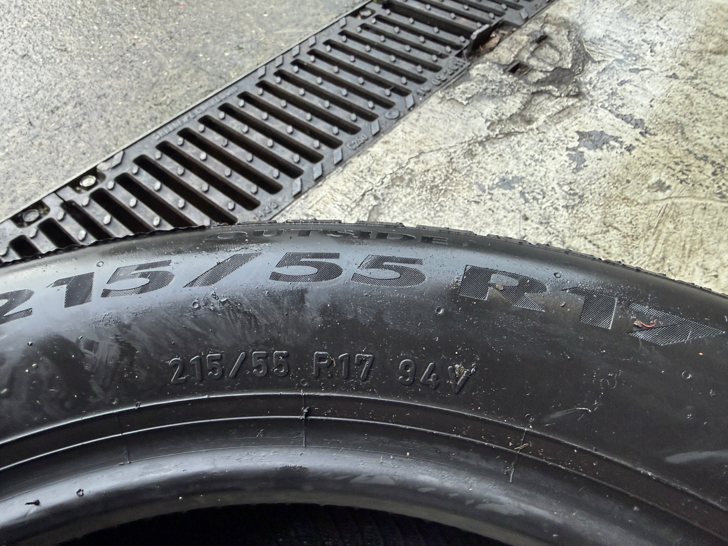 Usato: 2 Gomme 215/55R17 94V Pirelli Estive 85% residui