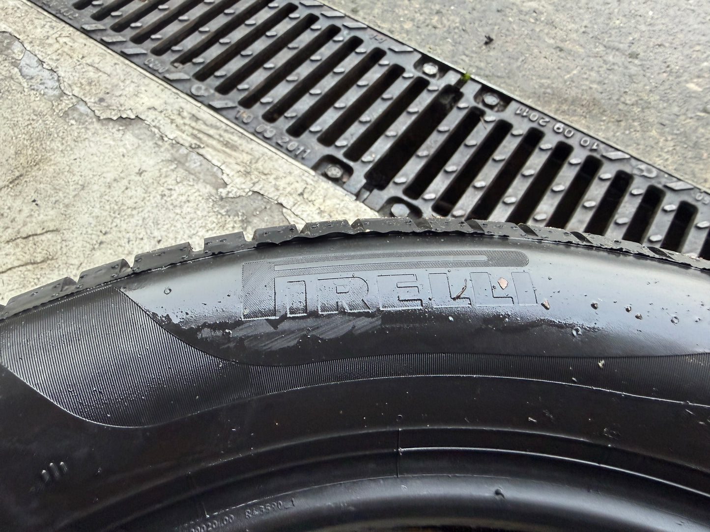 Usato: 2 Gomme 215/55R17 94V Pirelli Estive 85% residui