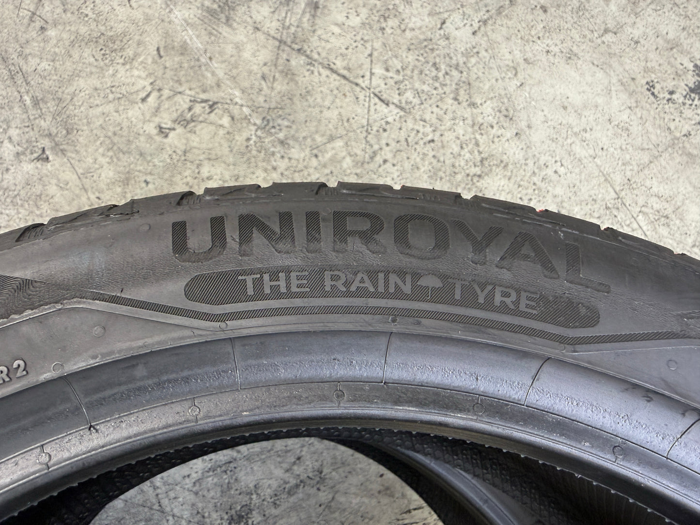 Usato: 2 Pneumatici Uniroyal RainSport 5 215/45R17 91Y XL Estivi 85% Residui