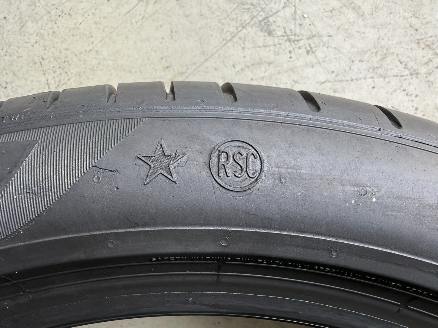 Usato: 2 Pneumatici Pirelli P Zero PZ4 315/35R20 110W XL (*) Run Flat Estivi 85% Residui