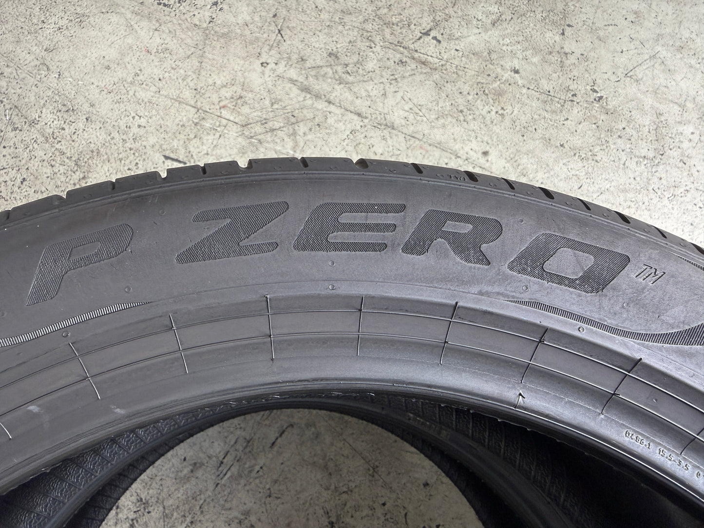 Usato: 2 Pneumatici Pirelli P Zero PZ4 245/45R19 102Y XL MO (*) Estivi 85% Residui