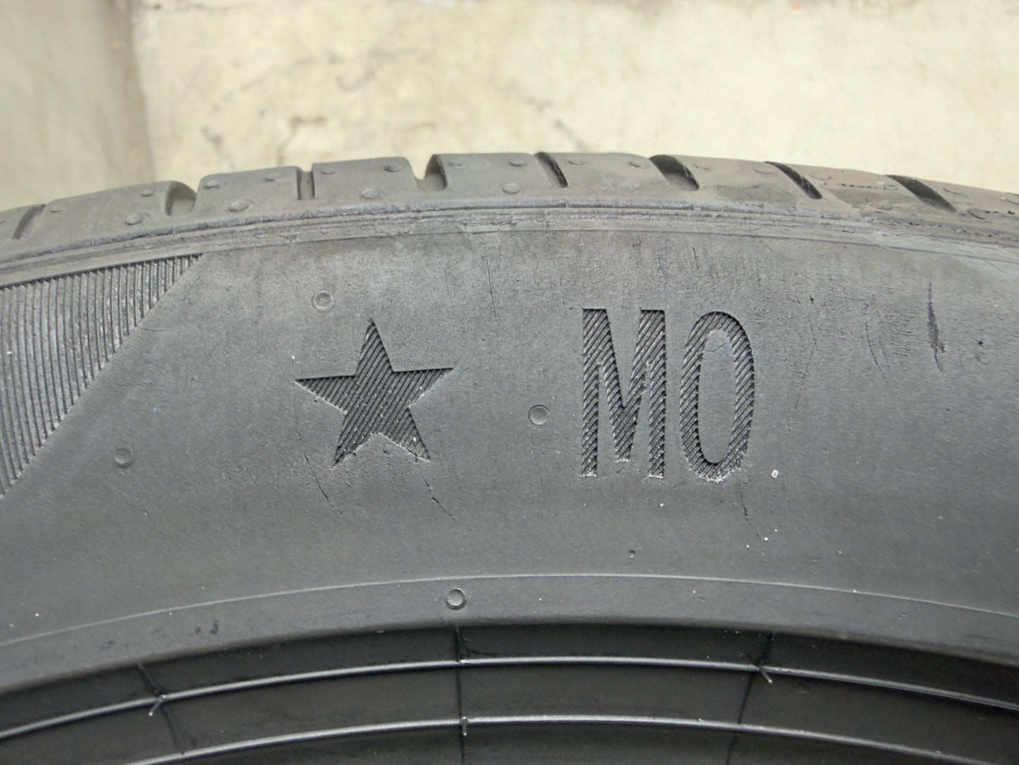 Usato: 2 Pneumatici Pirelli P Zero PZ4 245/45R19 102Y XL MO (*) Estivi 85% Residui