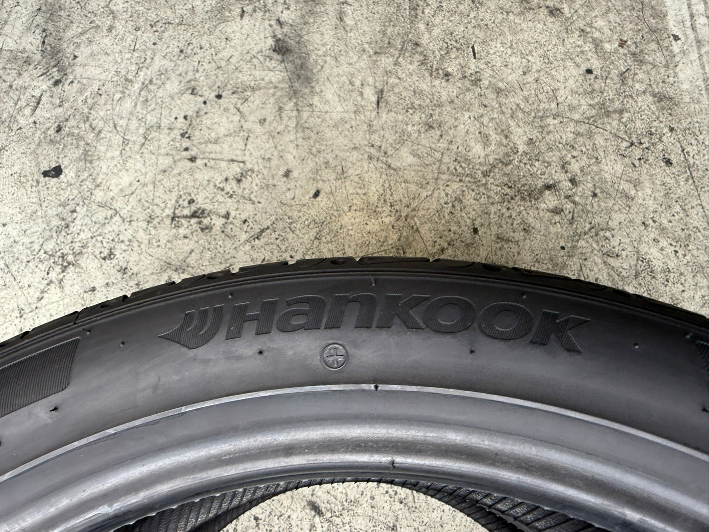 Usato: 2 Gomme 255/40R20 101Y XL Hankook Estive 95% residui