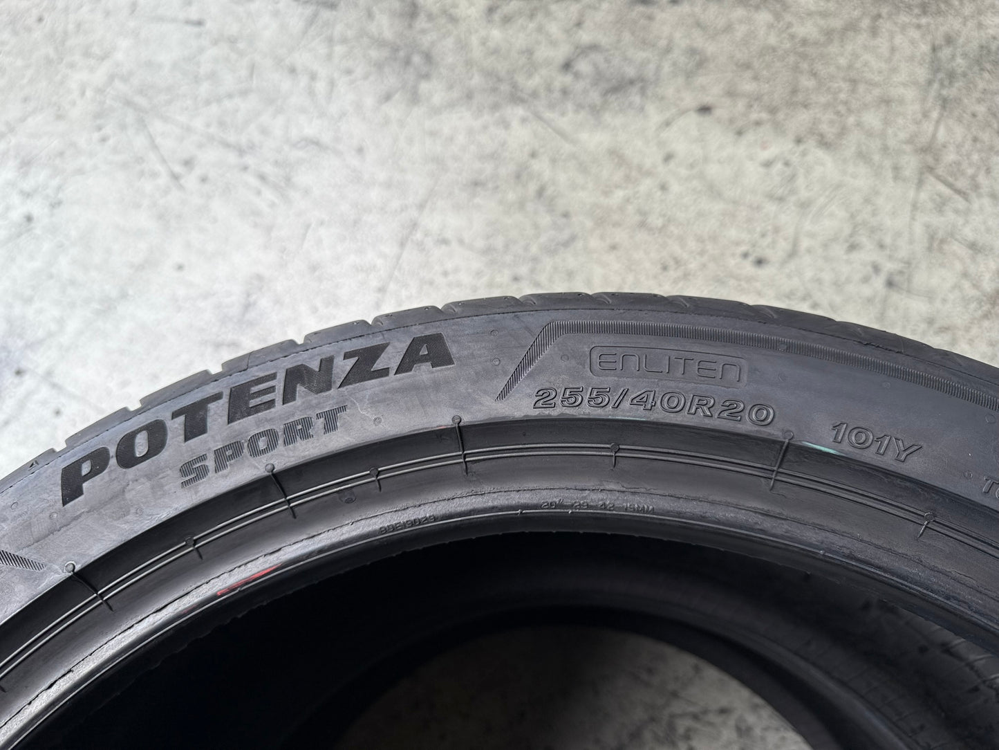 Usato: 2 Gomme 255/40R20 101Y XL Bridgestone Estive 90% residui