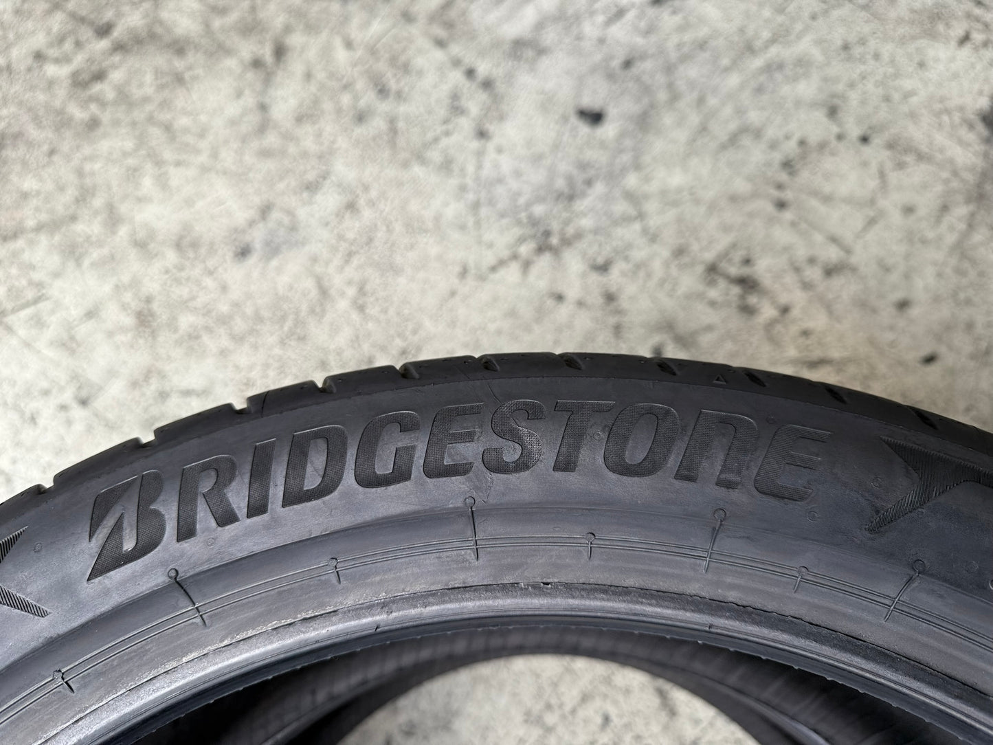 Usato: 2 Gomme 255/40R20 101Y XL Bridgestone Estive 90% residui