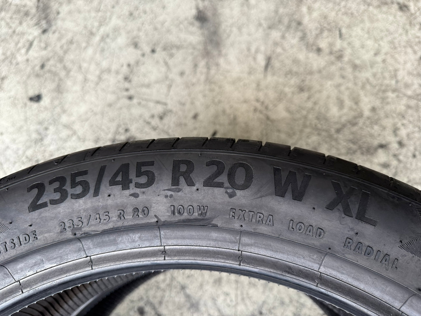 Usato: 2 Gomme 235/45R20 100W XL Continental Estive 95% residui