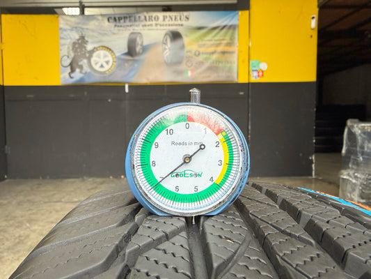 Usato: 2 Gomme 215/65R17 99H Bridgestone Invernali 95% residui