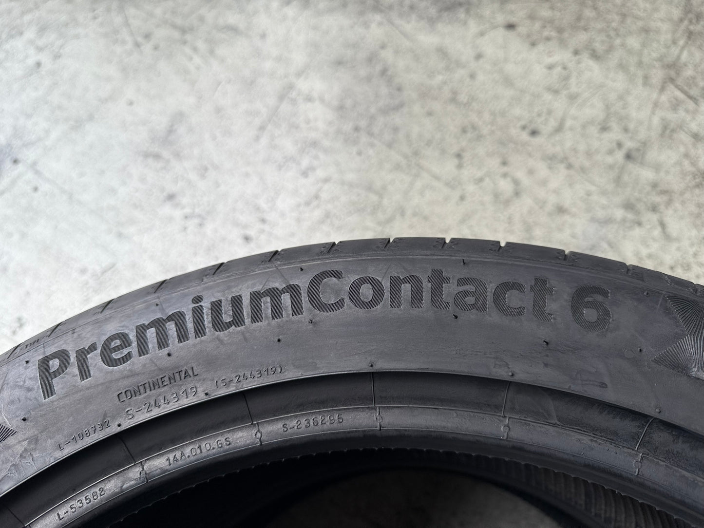 Usato: 2 Gomme 235/45R20 100W XL Continental Estive 95% residui