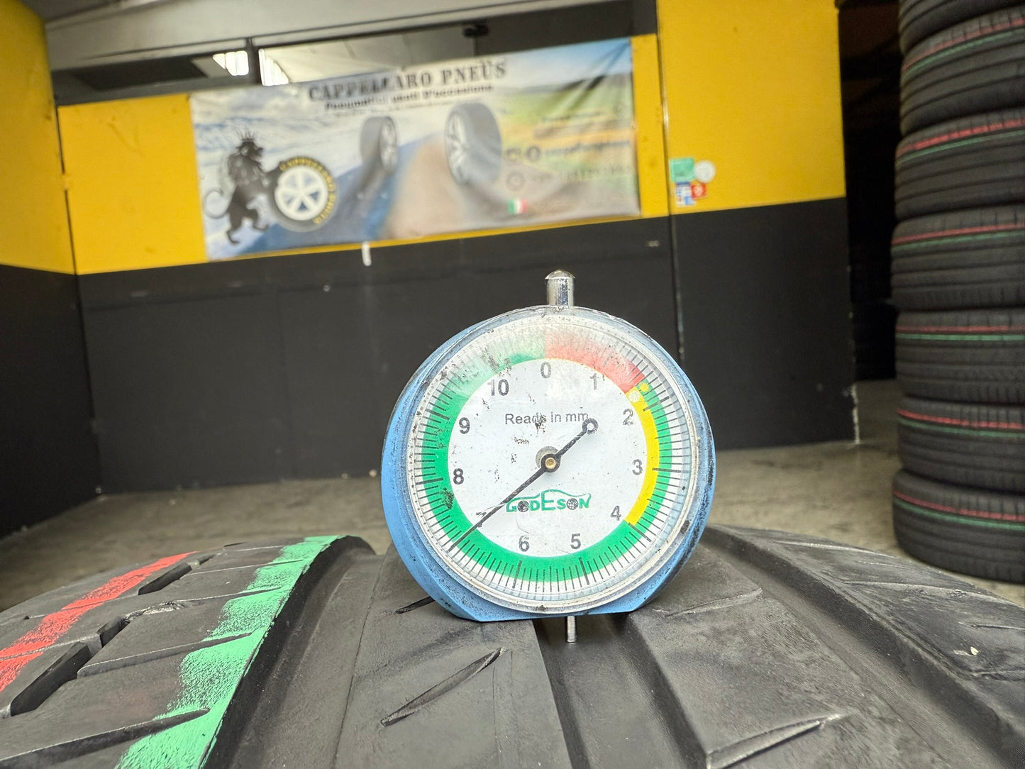 Usato: 2 Gomme 235/45R20 100W XL Continental Estive 95% residui