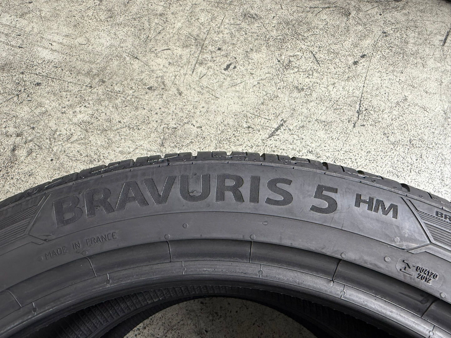 Usato: 2 Gomme 235/45R20 100W XL Barum Estive 99% residui
