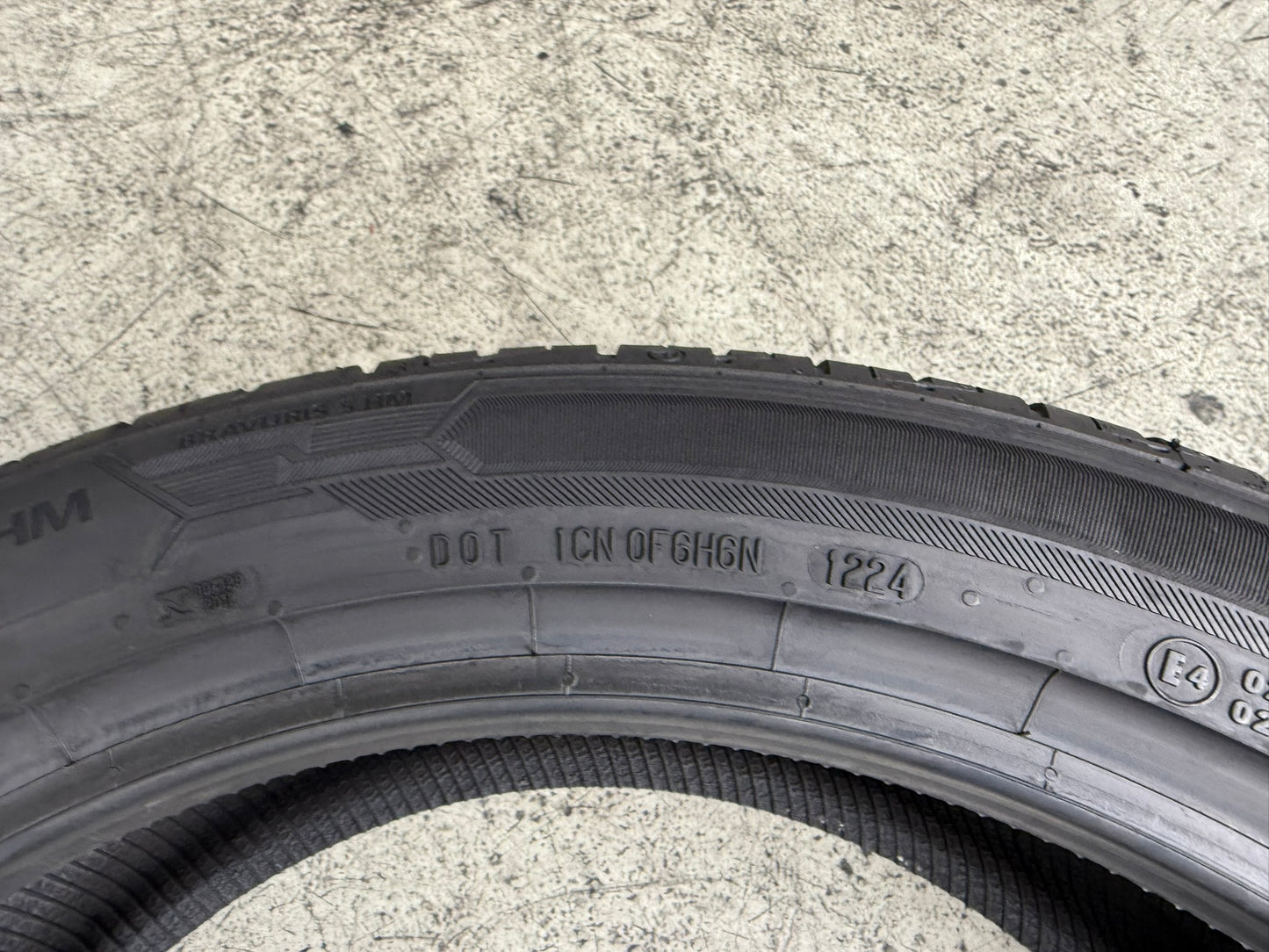 Usato: 2 Gomme 235/45R20 100W XL Barum Estive 99% residui
