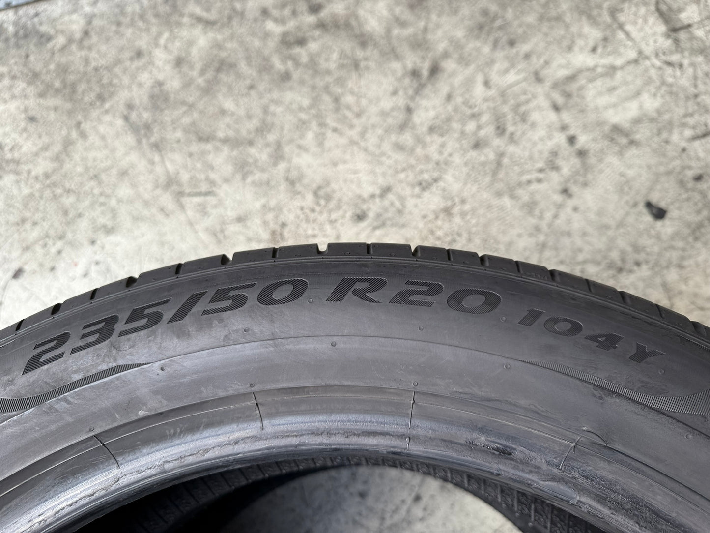 Usato: 2 Gomme 235/50R20 104Y XL Pirelli Estive 90% Residuo