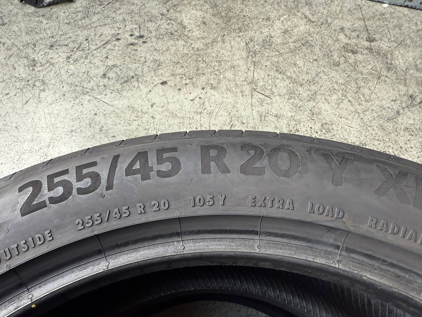 Usato: 2 Gomme 255/45R20 105Y XL Continental Estive 90% Residuo