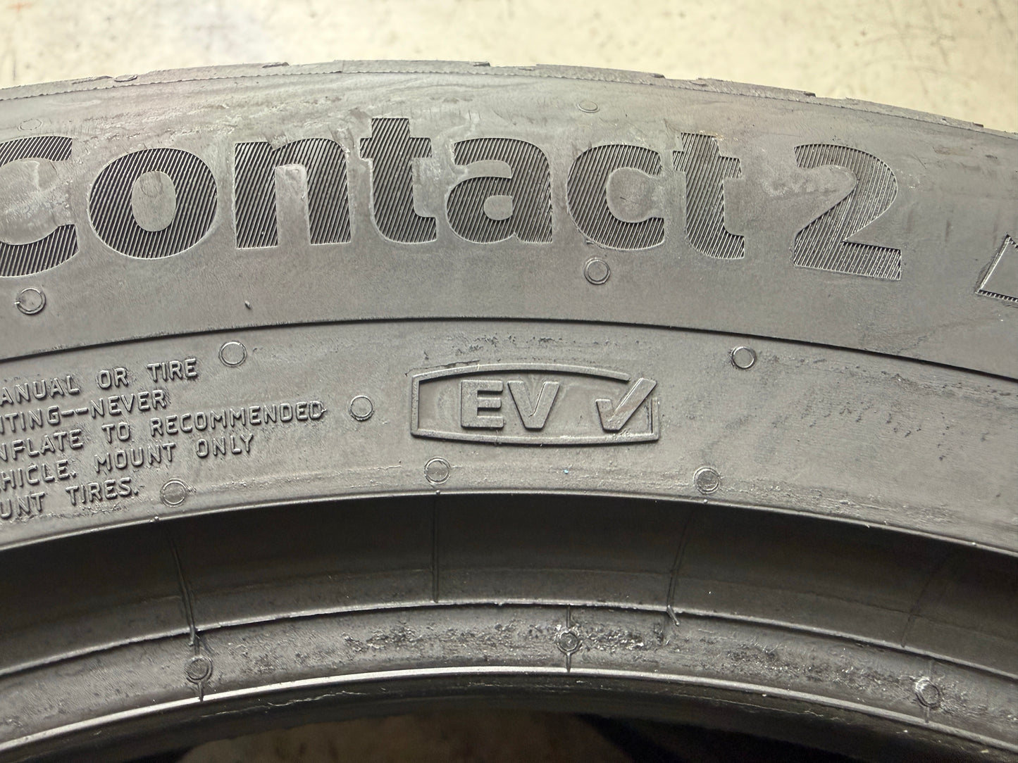 Usato: 2 Pneumatici Continental AllSeasonContact 2 255/45R18 103Y XL FR 4 Stagioni 90% Residui