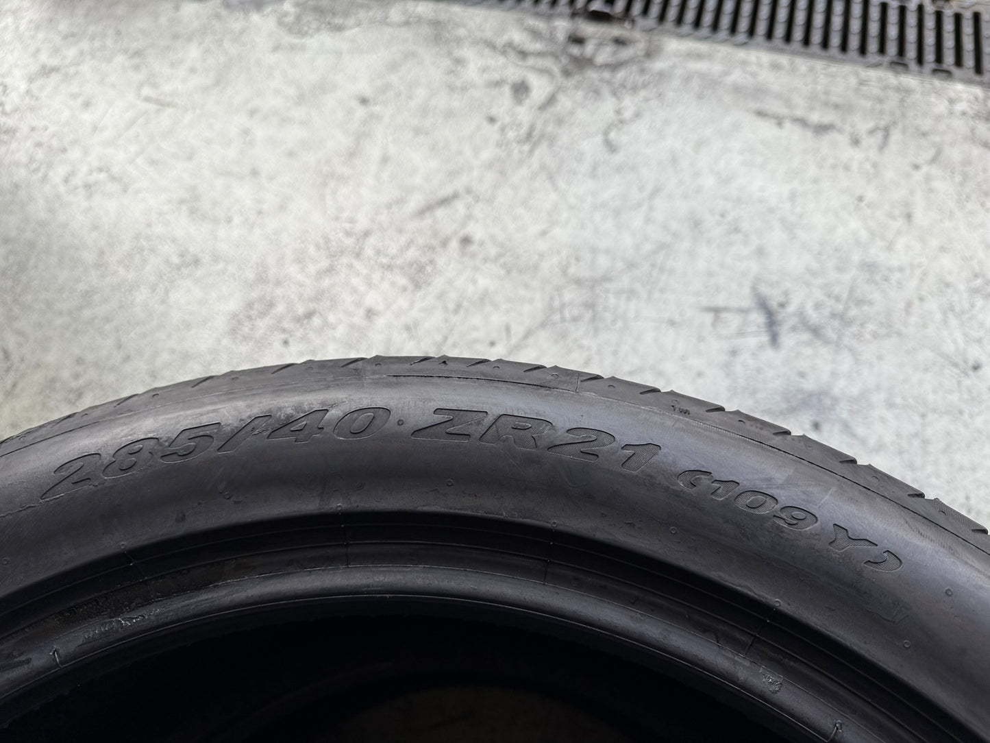 Usato: 2 Gomme 285/40R21 109Y XL Pirelli Estive 90% Residuo