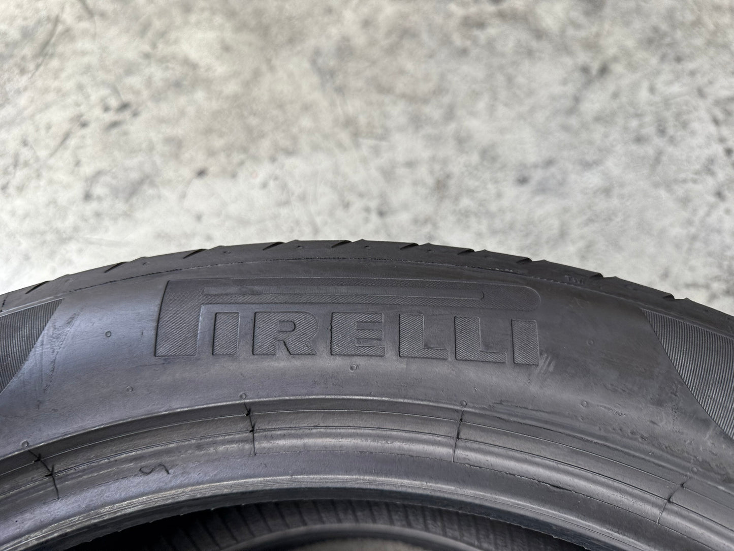 Usato: 2 Gomme 285/40R21 109Y XL Pirelli Estive 90% Residuo