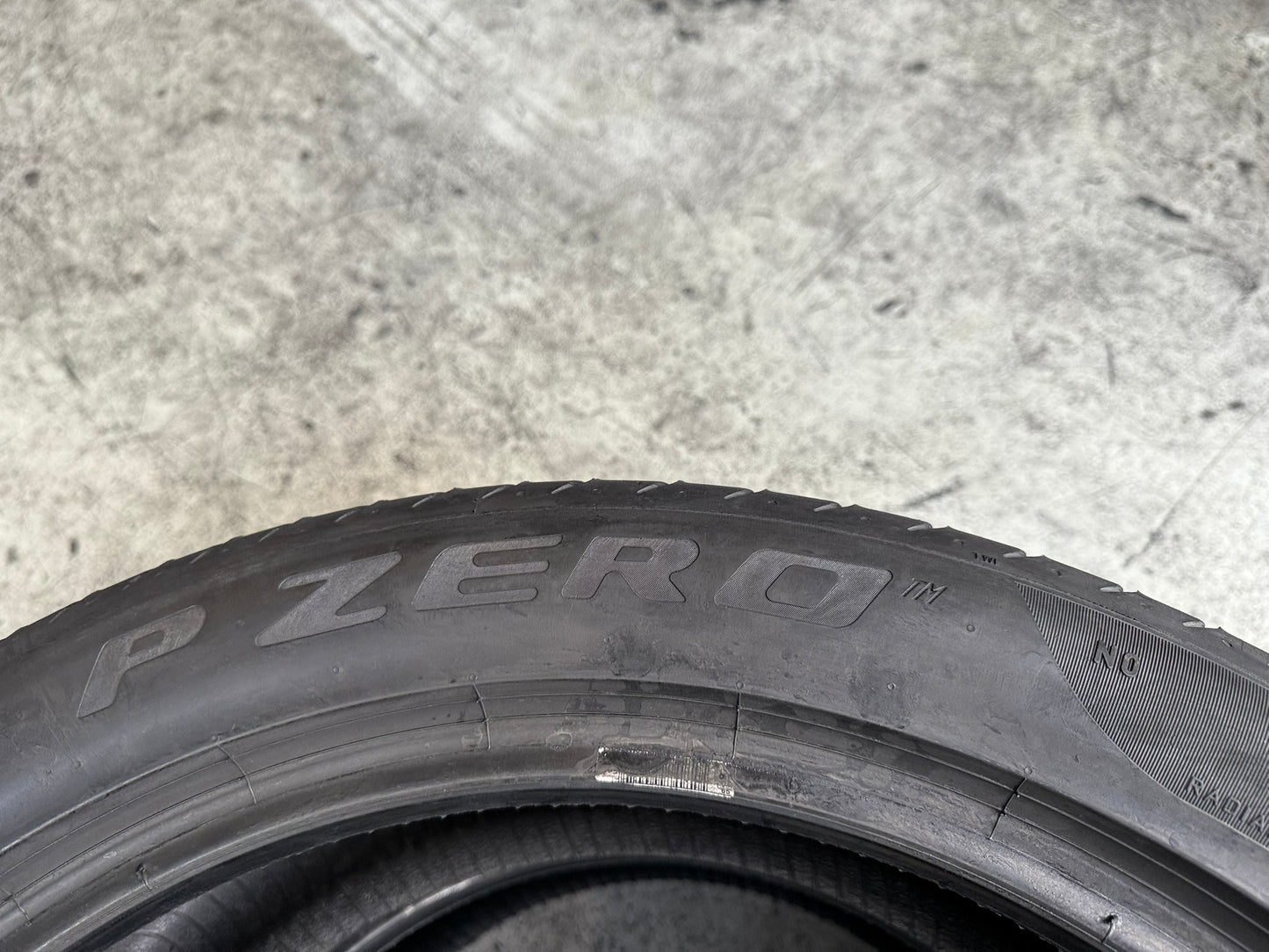 Usato: 2 Gomme 285/40R21 109Y XL Pirelli Estive 90% Residuo