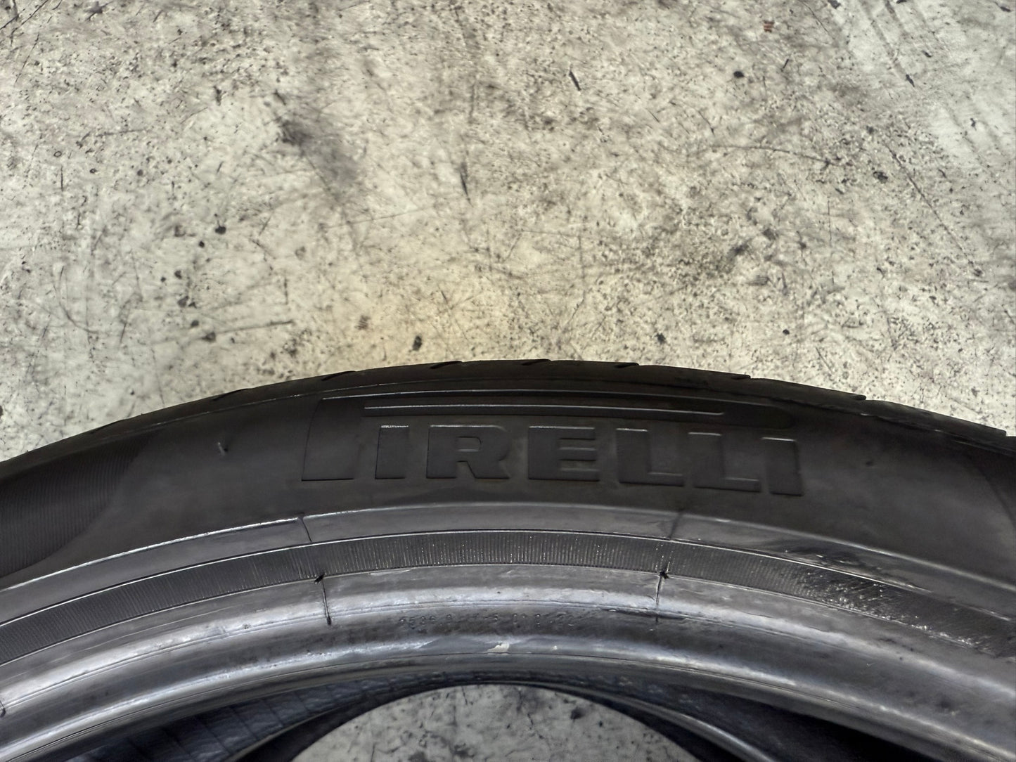 Usato: 2 Gomme 285/30R21 100Y XL Pirelli Estive 90% Residuo