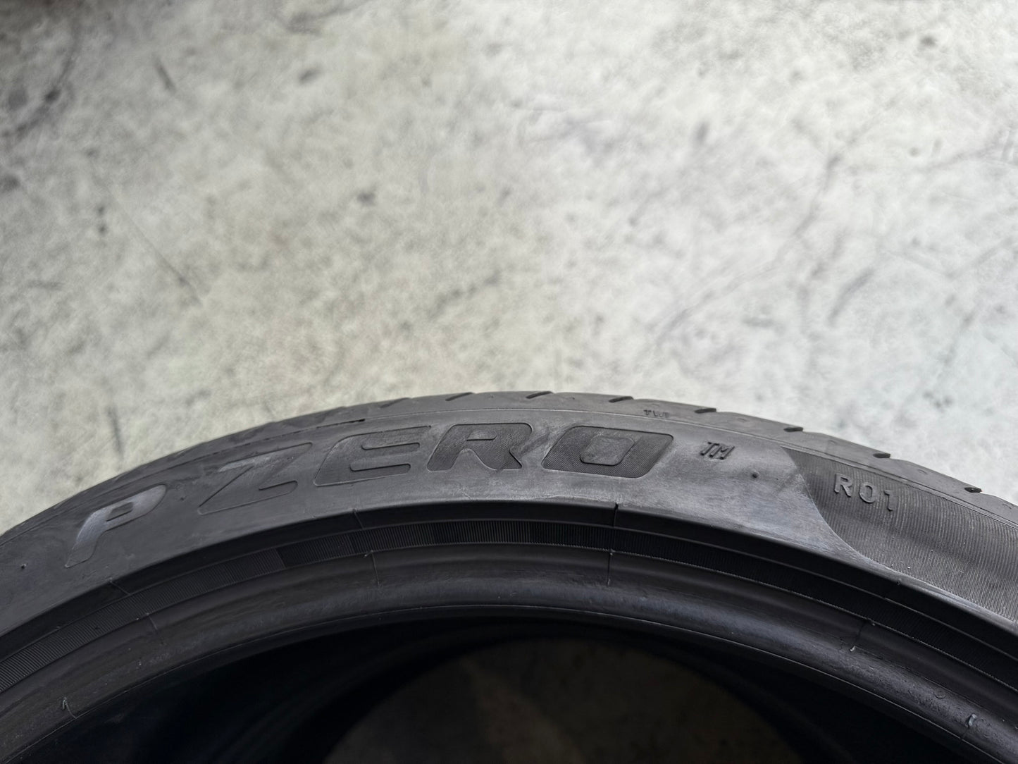 Usato: 2 Gomme 285/30R21 100Y XL Pirelli Estive 90% Residuo