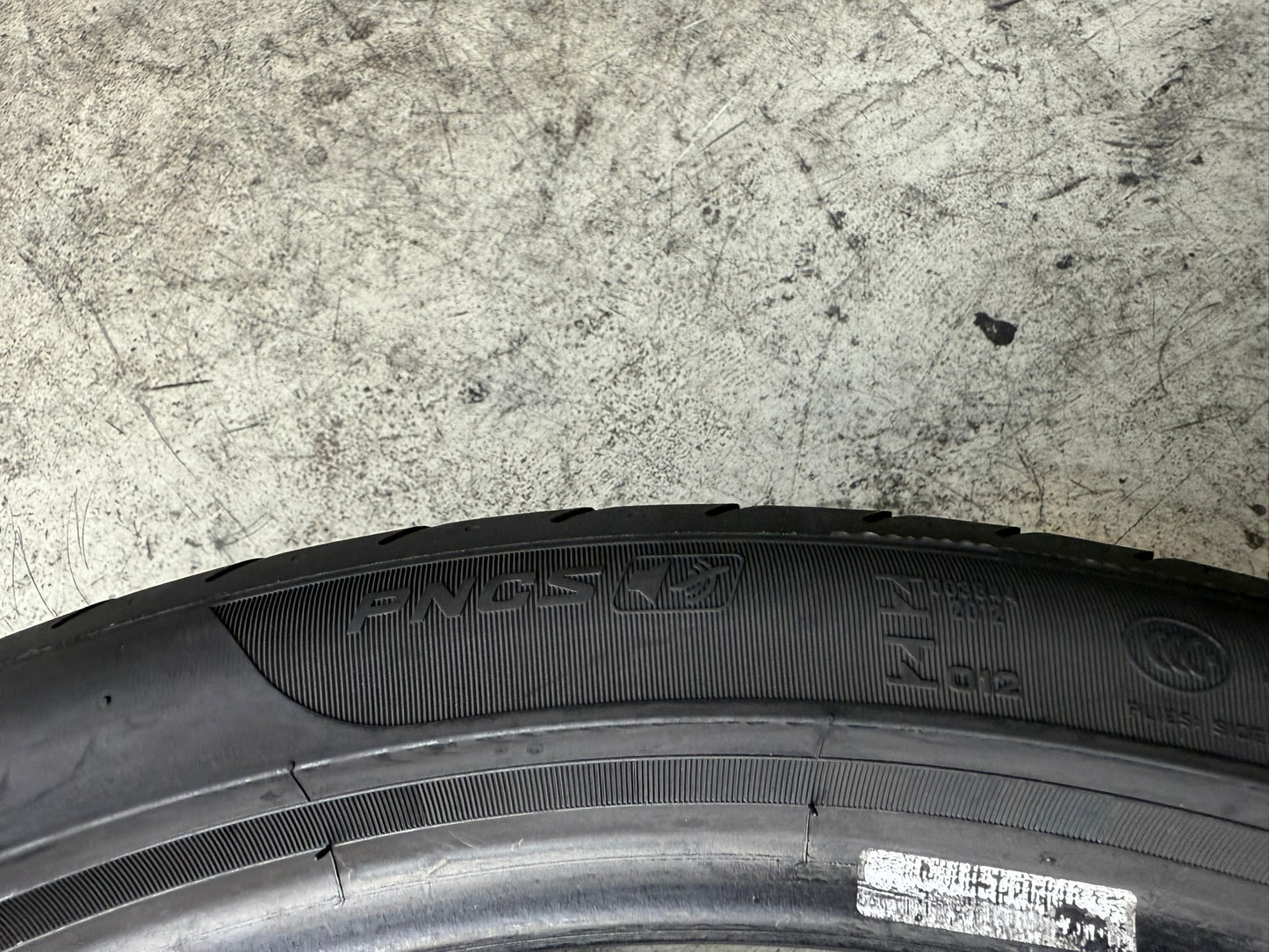 Usato: 2 Gomme 285/30R21 100Y XL Pirelli Estive 90% Residuo