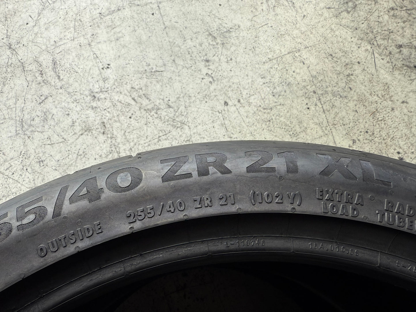 Usato: 2 Gomme 255/40R21 102Y XL Continental Estive 95% Residuo