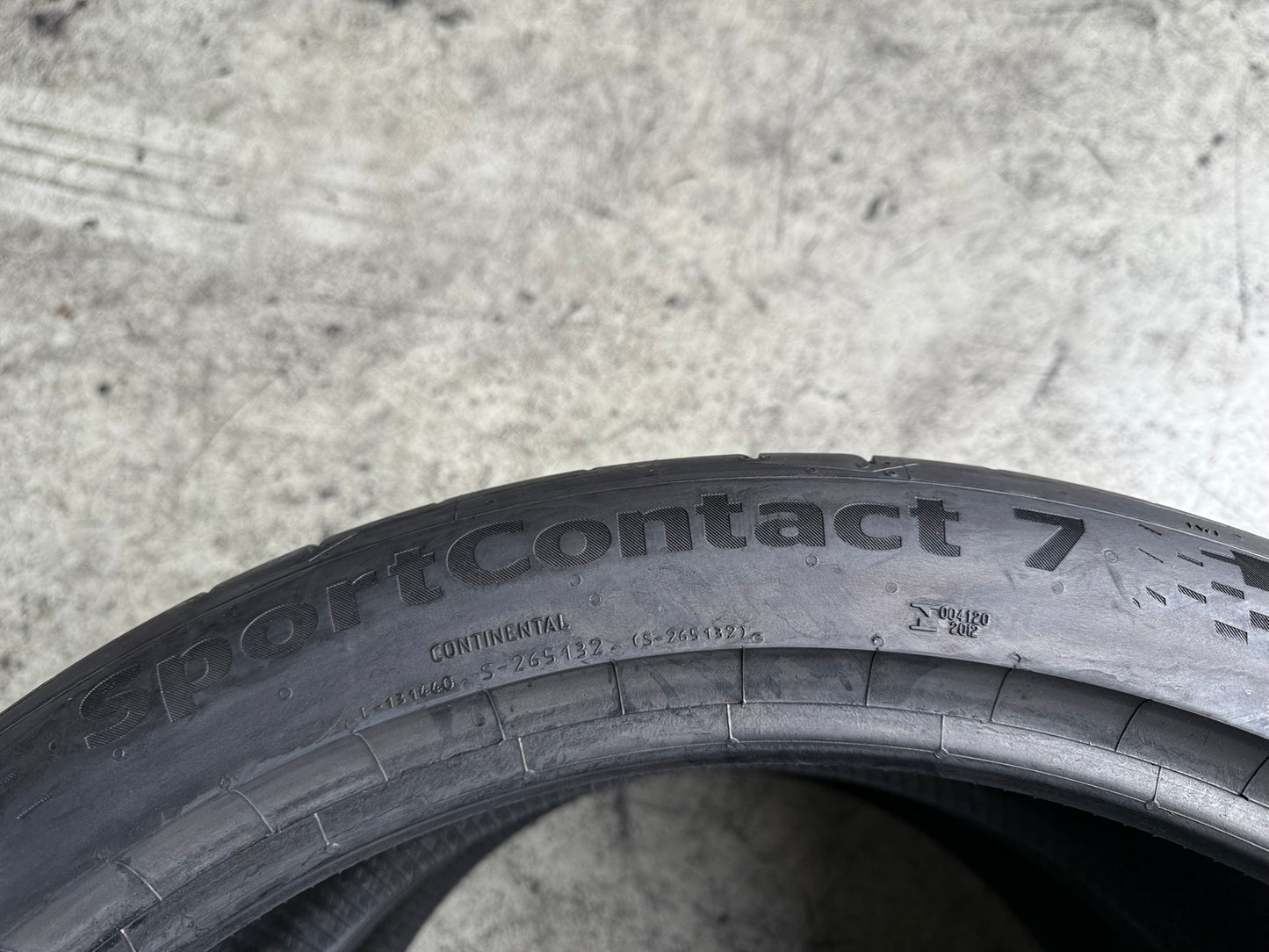 Usato: 2 Gomme 255/40R21 102Y XL Continental Estive 95% Residuo