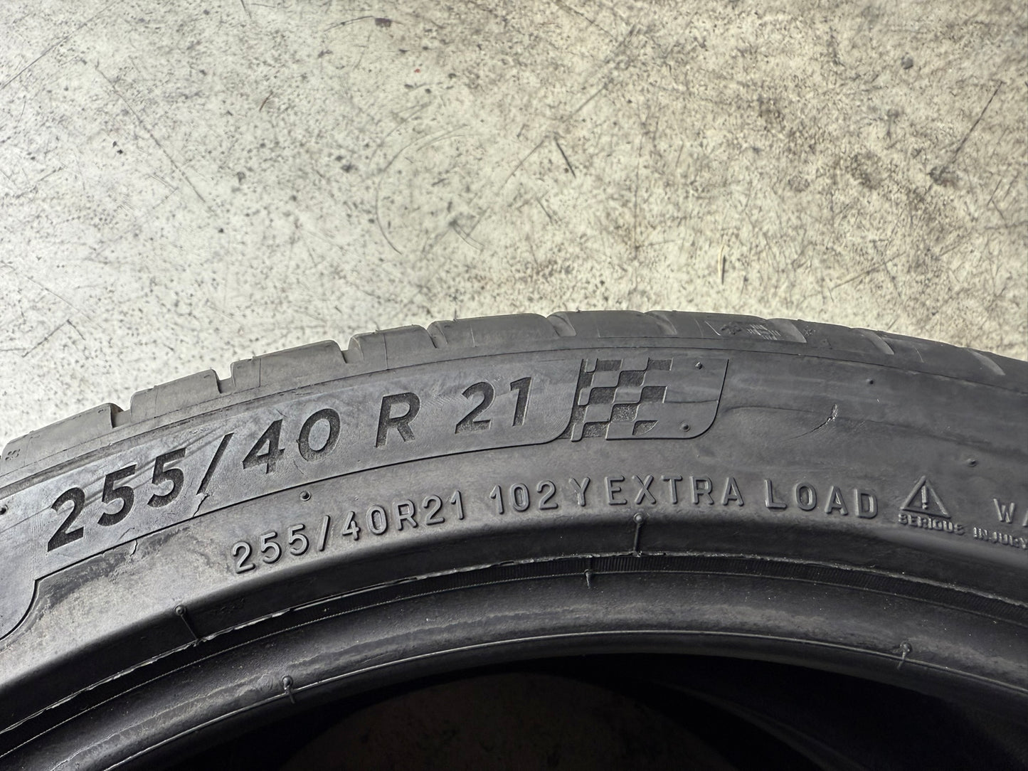 Usato: 2 Gomme 255/40R21 102Y XL Michelin Estive 90% Residuo