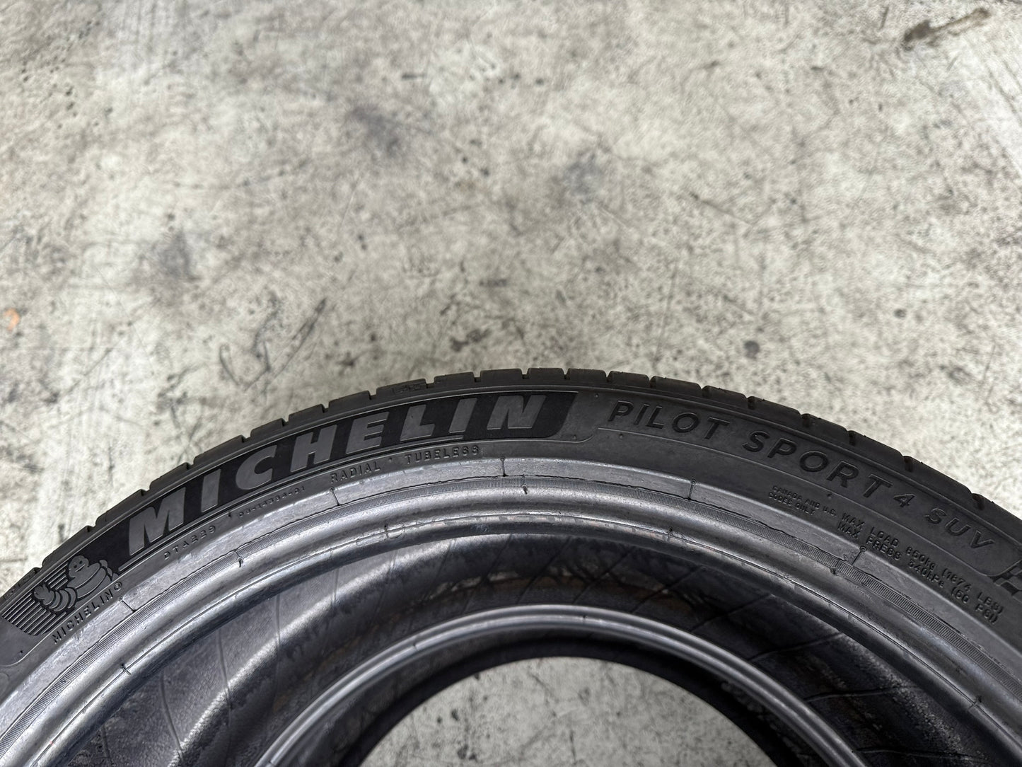Usato: 2 Gomme 255/40R21 102Y XL Michelin Estive 90% Residuo