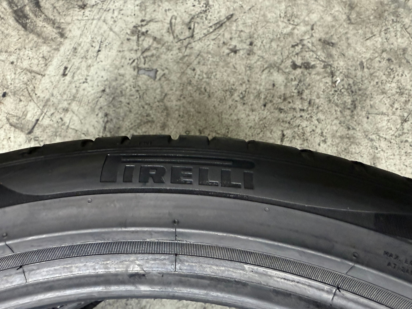 Usato: 2 Gomme 235/45R21 101T XL Pirelli Estive 85% Residuo