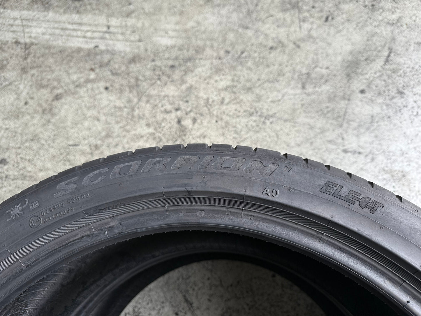 Usato: 2 Gomme 235/45R21 101T XL Pirelli Estive 85% Residuo