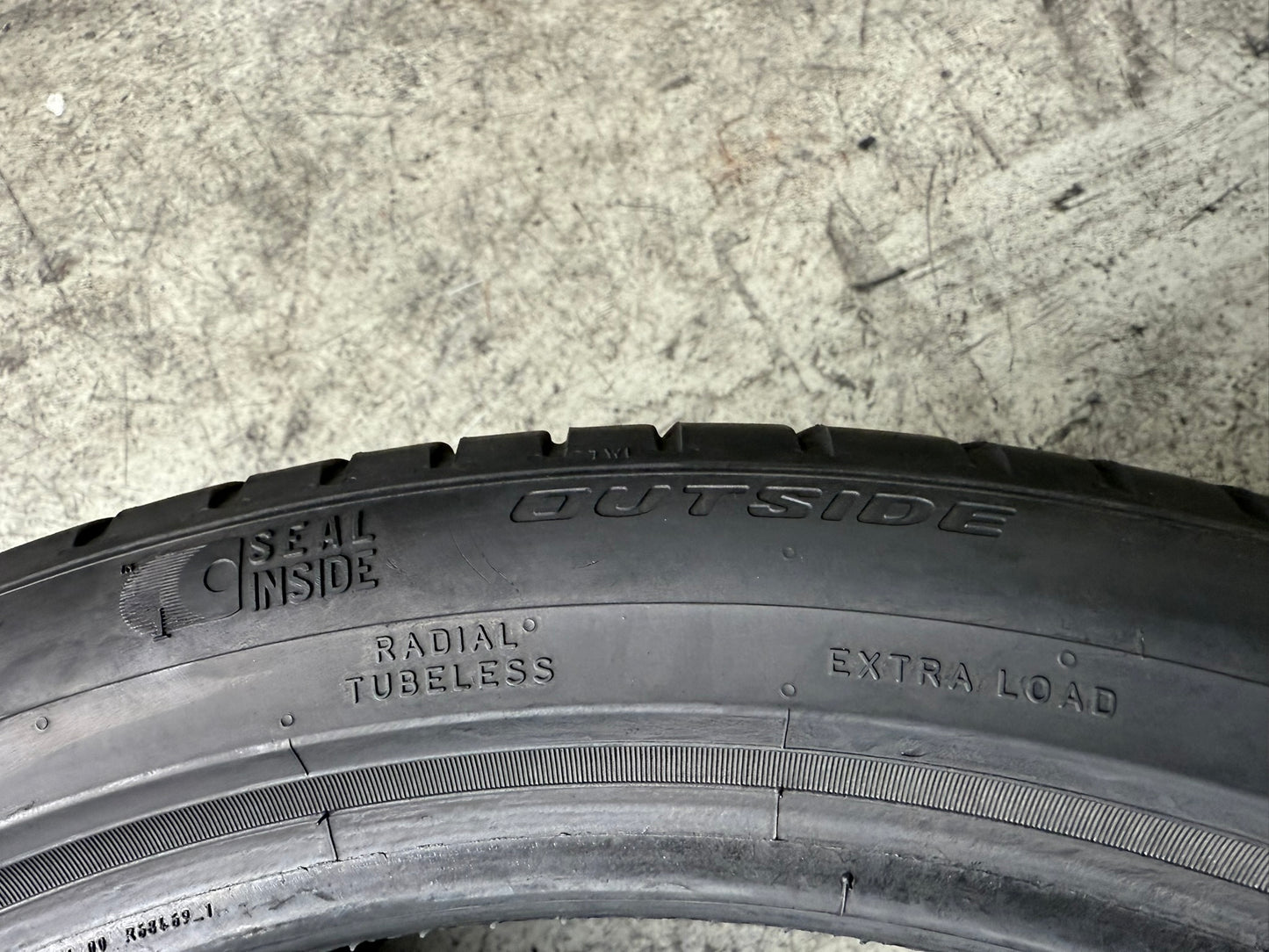 Usato: 2 Gomme 235/45R21 101T XL Pirelli Estive 85% Residuo